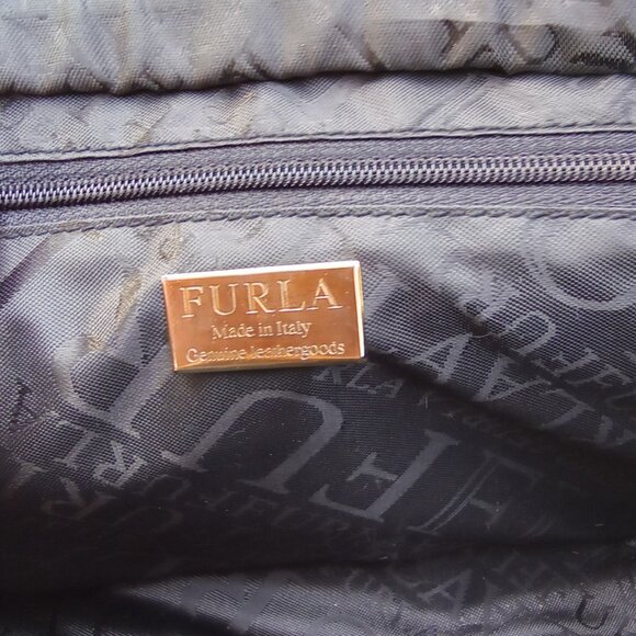 Furla ❤️‍🔥Stunning Dark Brown Rose Stitched Shoulder Bag PRISTINE Free Shipping - Picture 3 of 7
